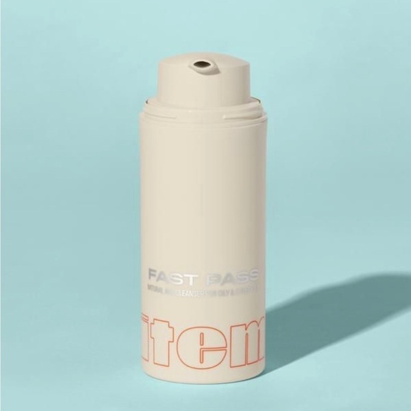 Item Beauty by Addison Rae Fast Pass Gel AHA Cleanser | NEW - Picture 4 of 9